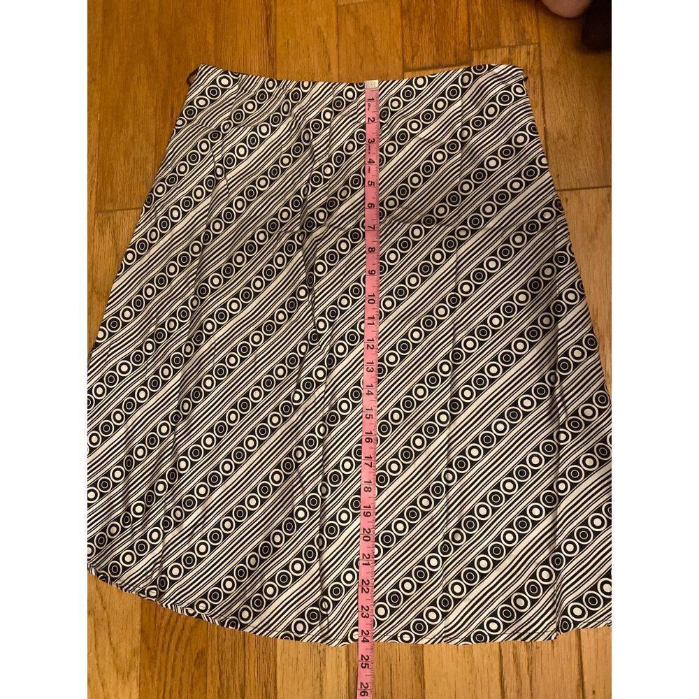White House Black Market women's black patterned knee length lined silk skirt 6 - Picture 9 of 9